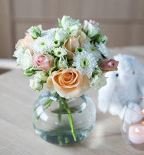 Load image into Gallery viewer, Fair trade rose bouquet in peach - abcFlora.com
