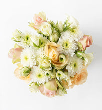 Load image into Gallery viewer, Fair trade rose bouquet in peach - abcFlora.com