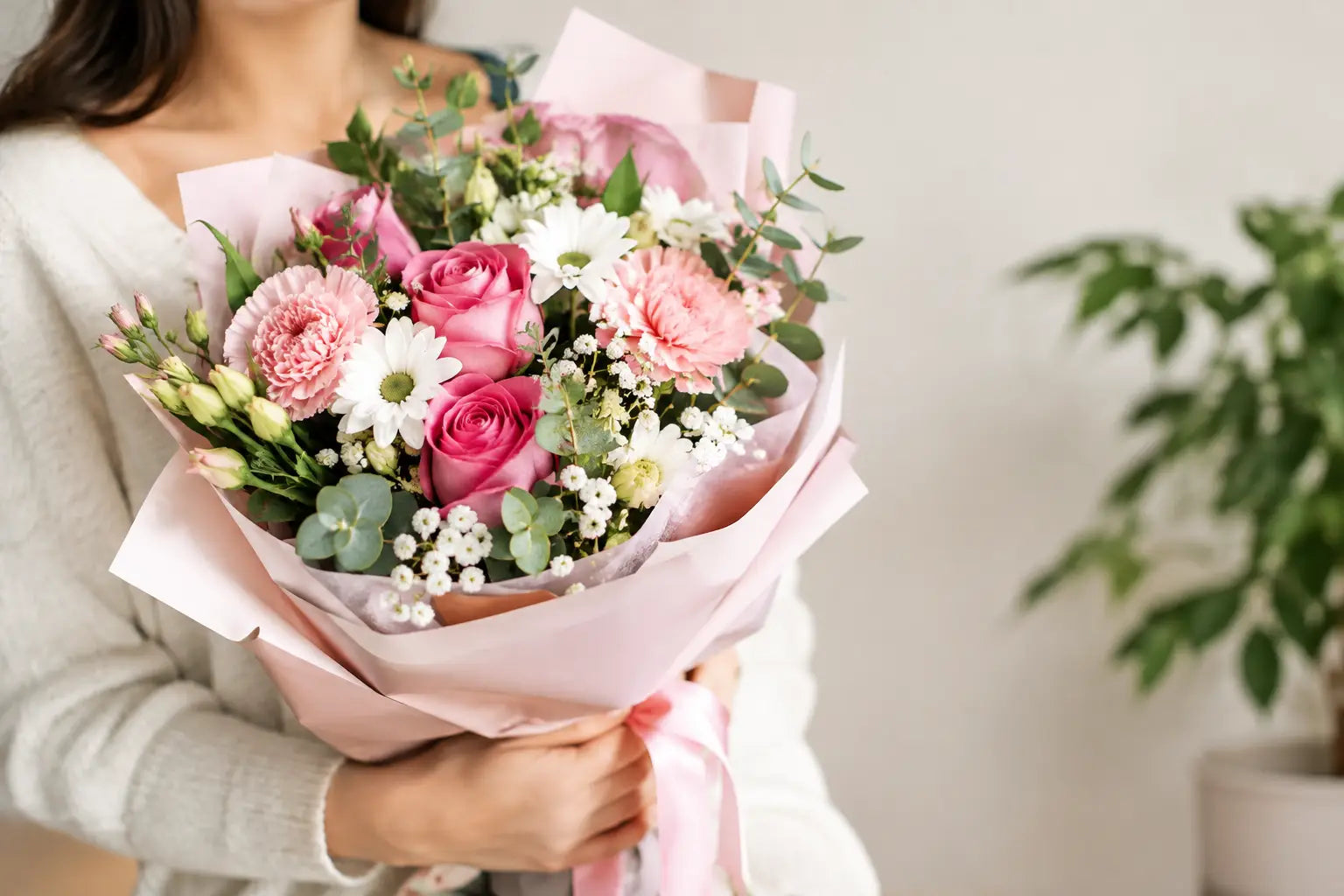 A Message to Send With Flowers That Feels Right