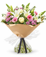 Laden Sie das Bild in den Galerie-Viewer, Fragrancy delivered in Dublin and across Ireland by a local florist