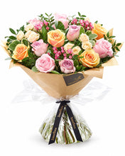 Laden Sie das Bild in den Galerie-Viewer, Pastel Roses delivered in Edinburgh and across Scotland by a local florist