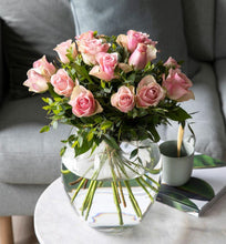 Load image into Gallery viewer, Pink rose bouquet with green - abcFlora.com