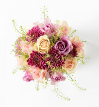 Cargar imagen en el visor de la Galería, Pink roses bouquet in purple - abcFlora.com