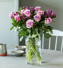 Cargar imagen en el visor de la Galería, Purple rose bouquet with alstroemeria - abcFlora.com