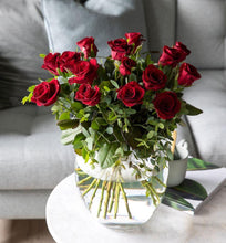 Cargar imagen en el visor de la Galería, Red rose bouquet with green - abcFlora.com